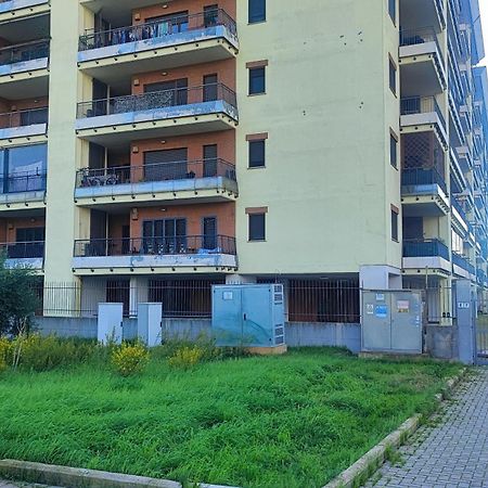 Love Home Apartament Near The Airport 피우미치노 외부 사진