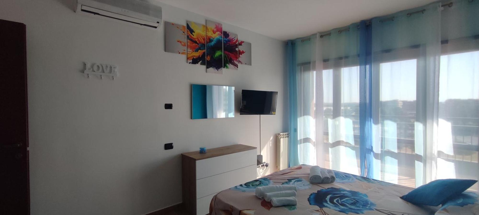 Love Home Apartament Near The Airport 피우미치노 외부 사진