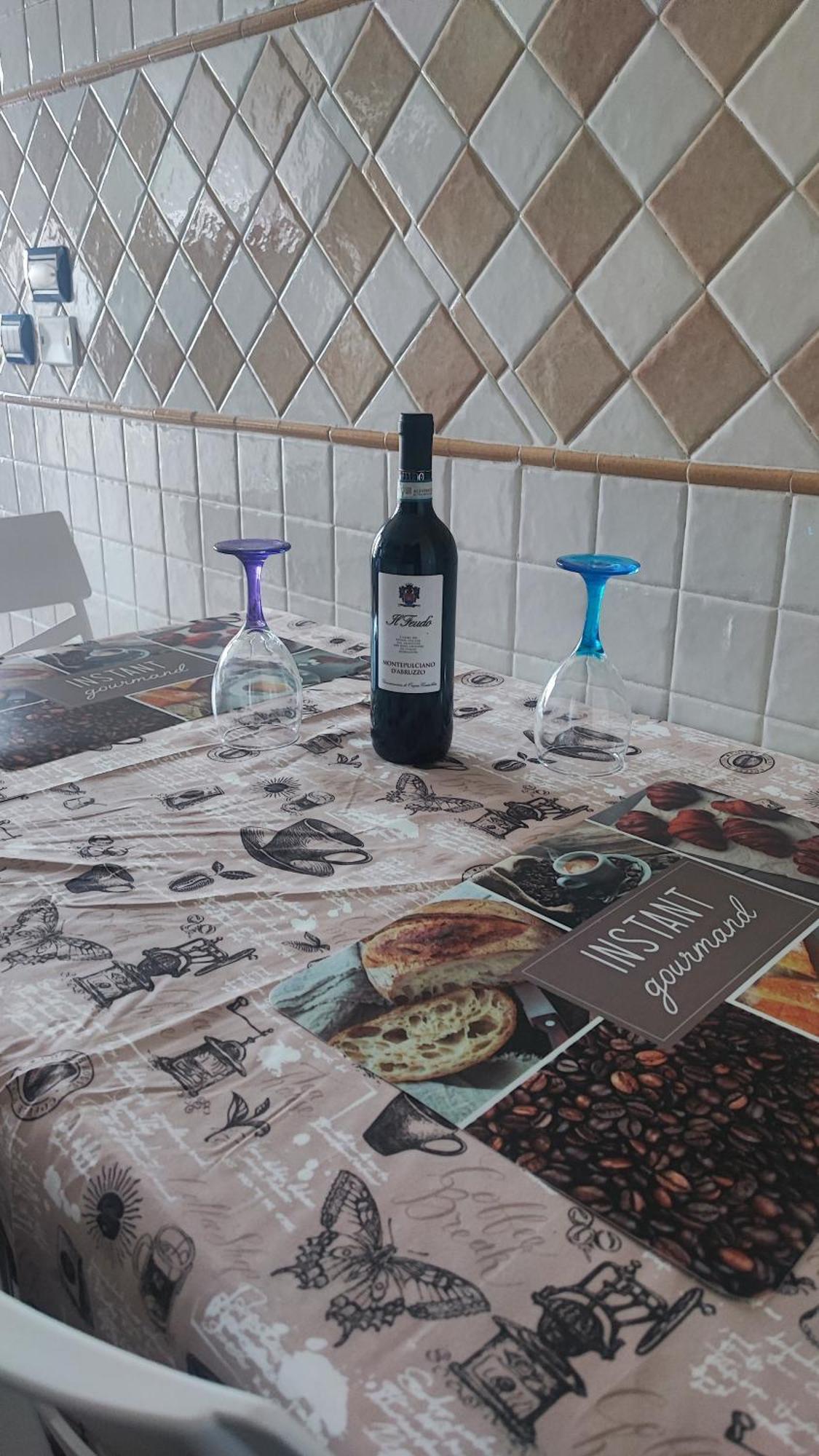 Love Home Apartament Near The Airport 피우미치노 외부 사진