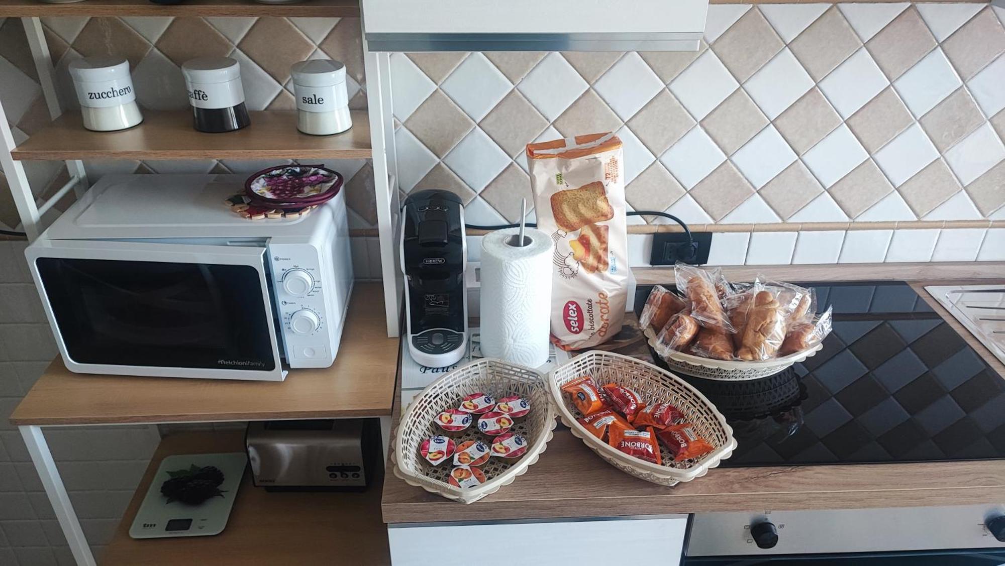 Love Home Apartament Near The Airport 피우미치노 외부 사진